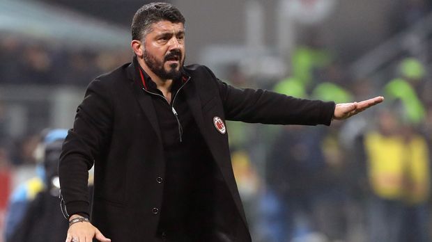 
                <strong>Gennaro Gattuso (AC Milan)</strong><br>
                Wie schwer es ist, als Spieler-Ikone zu seinem Ex-Klub zurückzukehren, erfuhr Gennaro Gattuso beim AC Milan. Das frühere Rauhbein hat seit Ende November 2017 das Sagen als Trainer - gut fünfeinhalb Jahre nach seinem Aus als Spieler. Nach anfänglichen Schwierigkeiten läuft es jedoch für den 40-Jährigen und sein Team mittlerweile ordentlich. Gattuso führte Milan vor bis auf einen Europa-League-Platz. Zwischen 1999 und 2012 wurde der einstige Mittelfeld-Terrier als Aktiver unter anderem zwei Mal Champions-League-Sieger und zwei Mal italienischer Meister mit Milan. An diese früheren Erfolge soll Gattuso als Trainer anknüpfen. Deshalb wurde sein Vertrag zuletzt bis 2021 verlängert. Im italienischen Pokalfinale gegen Juventus Turin könnte der Trainer-Neuling seinen ersten Titel als Milan-Coach gewinnen.
              