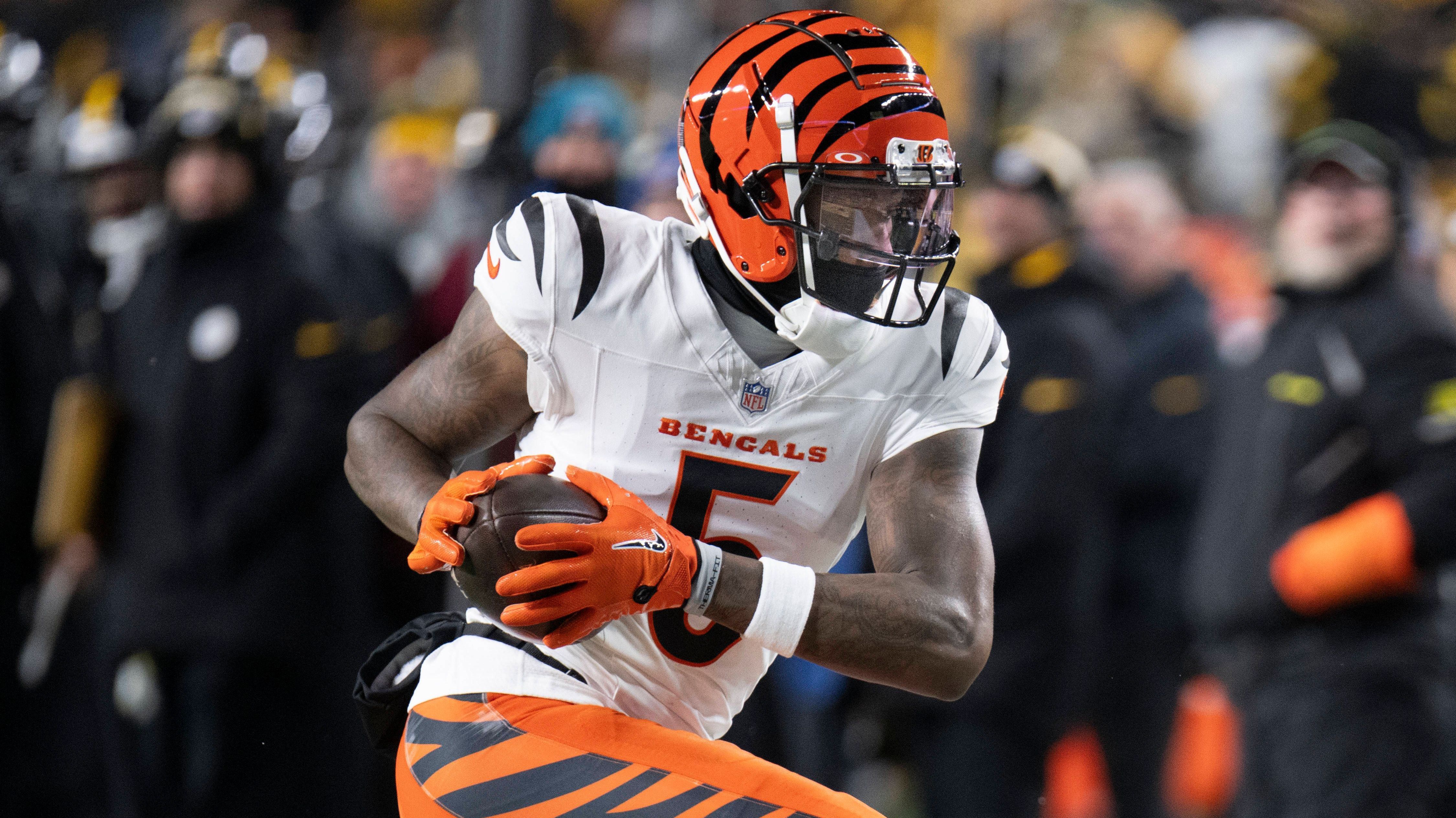 <strong>Cincinnati Bengals</strong><br>- RB Samaje Perine (2 Jahre, 3,8 Millionen US-Dollar)<br>- WR Tee Higgins (Franchise Tag, 26,2 Millionen US-Dollar, im Bild)<br>- TE Mike Gesicki (3 Jahre, 25,5 Millionen US-Dollar)<br>- TE Tanner Hudson (1 Jahr)<br>- OL Cody Ford (2 Jahre)<br>- Edge Joseph Ossai (1 Jahr, 7 Millionen US-Dollar)<br>- DL B.J. Hill (3 Jahre, 33 Millionen US-Dollar)<br>- DL T.J. Slaton (2 Jahre, 15,1 Millionen US-Dollar)<br>- LB Oren Burks (2 Jahre, 5 Millionen US-Dollar)<br>- LS Cal Adomitis (1 Jahr)