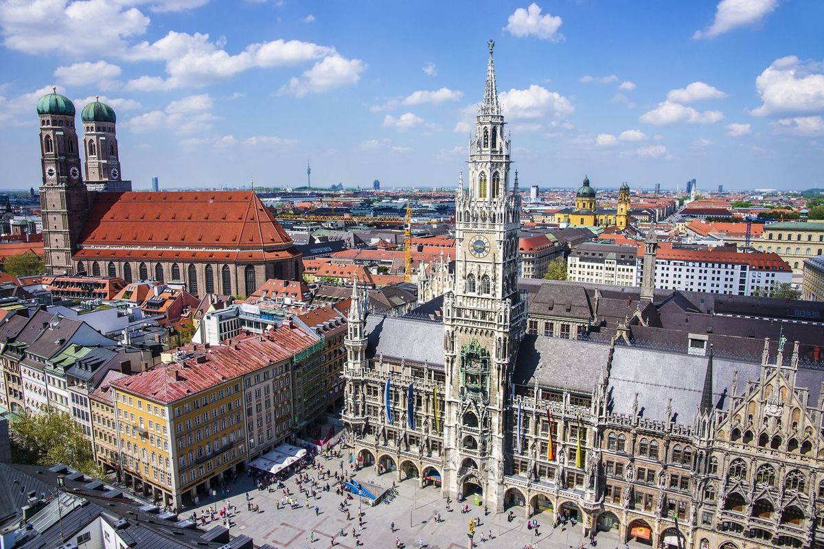 Wiesn_2015_08_21_Sightseeing München_Schmuckbild_fotolia_R.Babakin