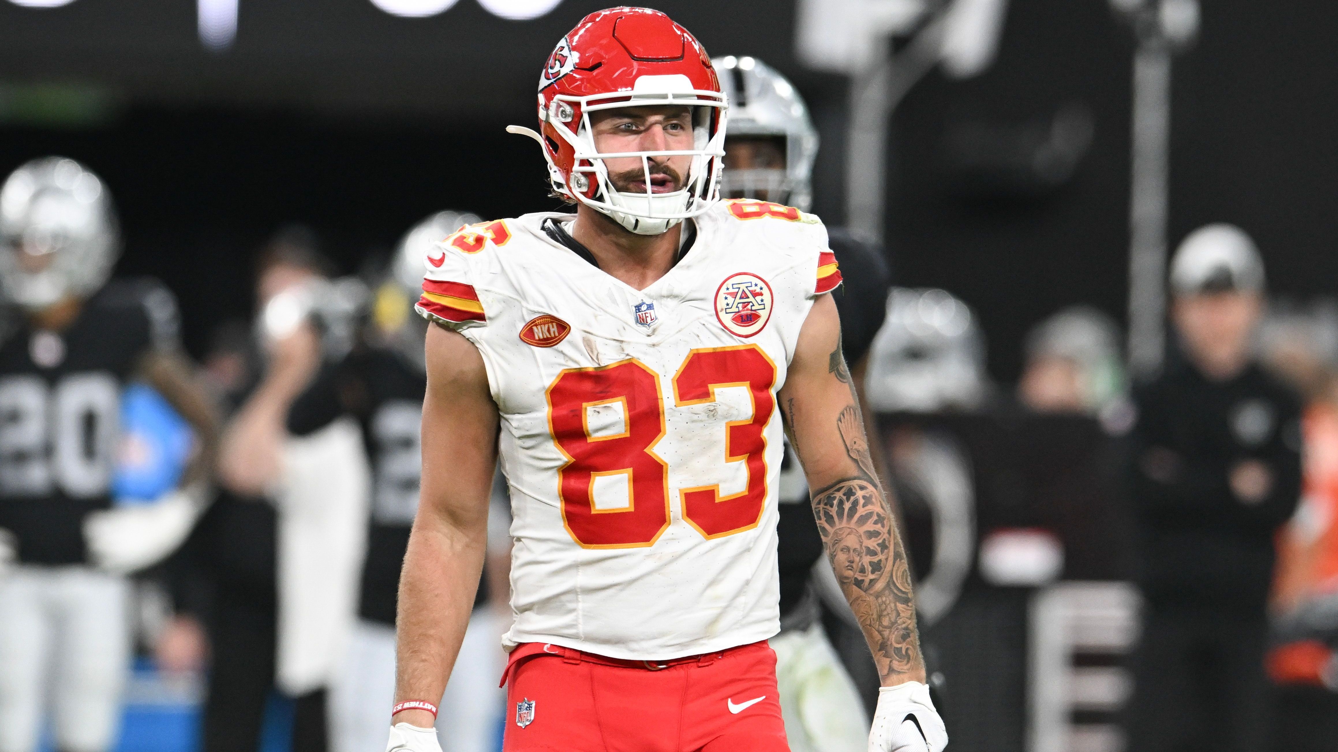 <strong>Noah Gray (Kansas City Chiefs)</strong><br>Wie NFL-Insider Adam Schefter vermeldet, haben die Chiefs Noah Gray wenige Stunden vor dem Regular-Season-Auftakt gegen die Ravens mit einem neuen Dreijahresvertrag ausgestattet. Demnach kassiert der Tight End 18 Millionen US-Dollar, davon sind wohl 10,1 Millionen garantiert.