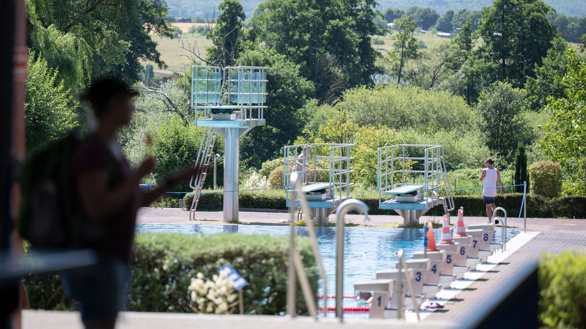 Angesicht zunehmender Gewalt und Belästigungen in Schwimmbädern fordert der Verband der Schwimmmeister ein härteres Durchgreifen. 