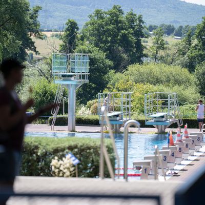 Angesicht zunehmender Gewalt und Belästigungen in Schwimmbädern fordert der Verband der Schwimmmeister ein härteres Durchgreifen. 