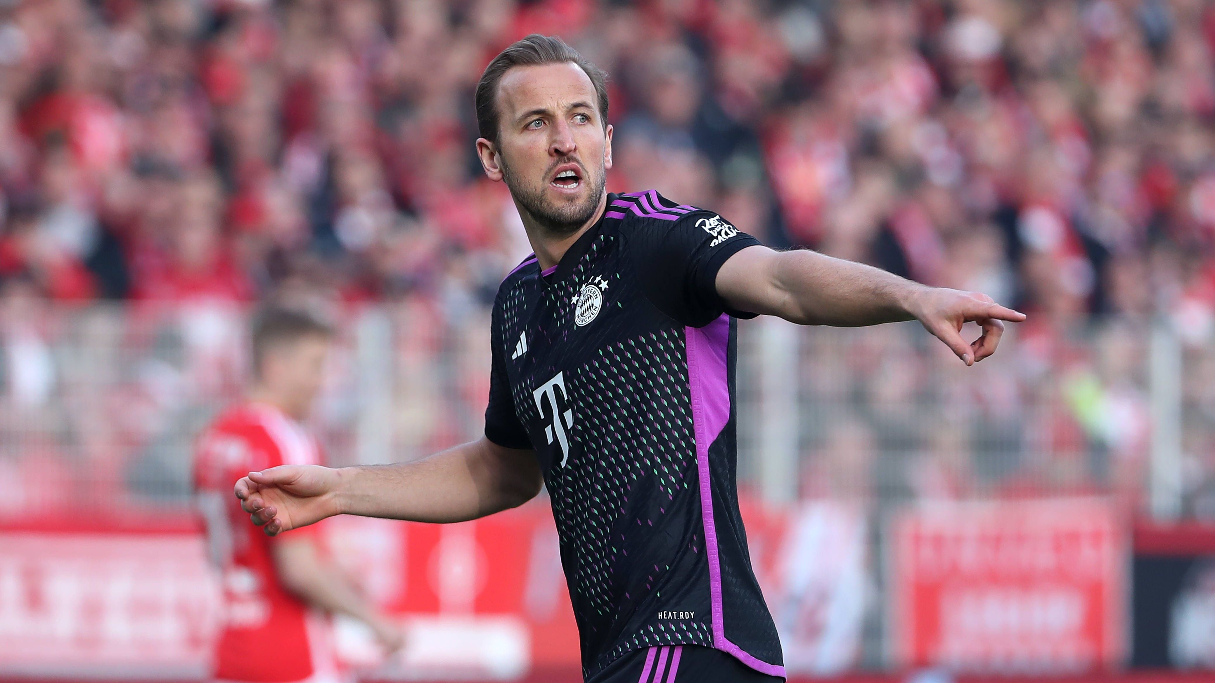 <strong>Harry Kane</strong><br>Nach seinem ersten ungefährlichen Abschluss kommt er im Strafraum zunächst nicht mehr zur Geltung, lässt sich dafür aber öfter fallen und spielt gute Zuspiele auf seine Mitspieler. Kurz vor der Halbzeit gelingt ihm per Freistoß das 2:0. Später bereitet er das 4:0 für Tel vor. <em><strong>ran</strong></em>-Note: 2