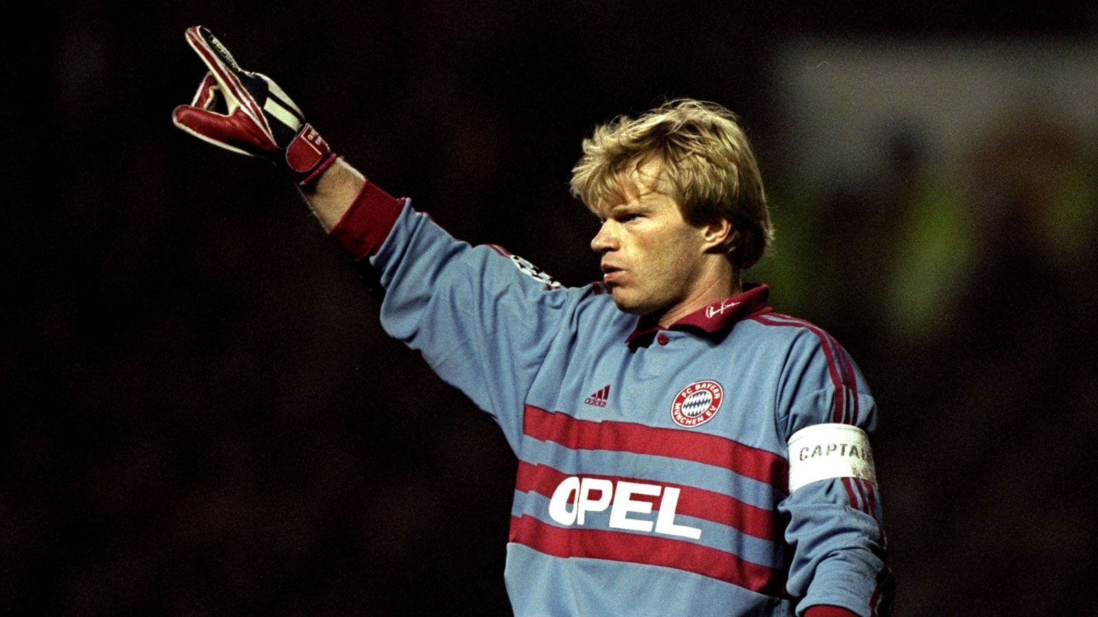 
                <strong>Platz 4: Oliver Kahn (FC Bayern München)</strong><br>
                Minuten ohne Gegentor: 736 - Saison: 1998/99
              