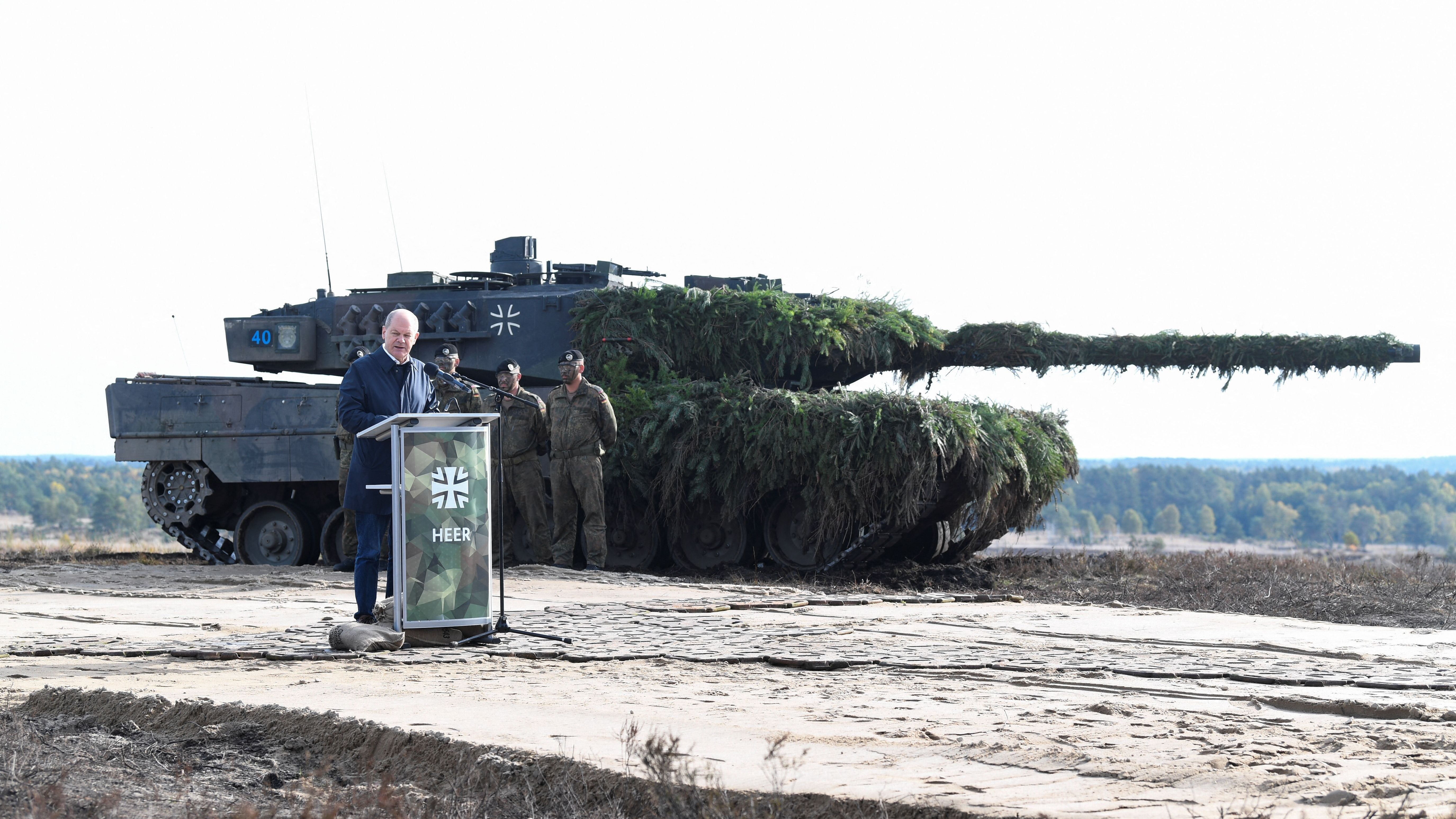 Die versprochenen Leopard2-Panzer sind laut Scholz in der Ukraine angekommen.