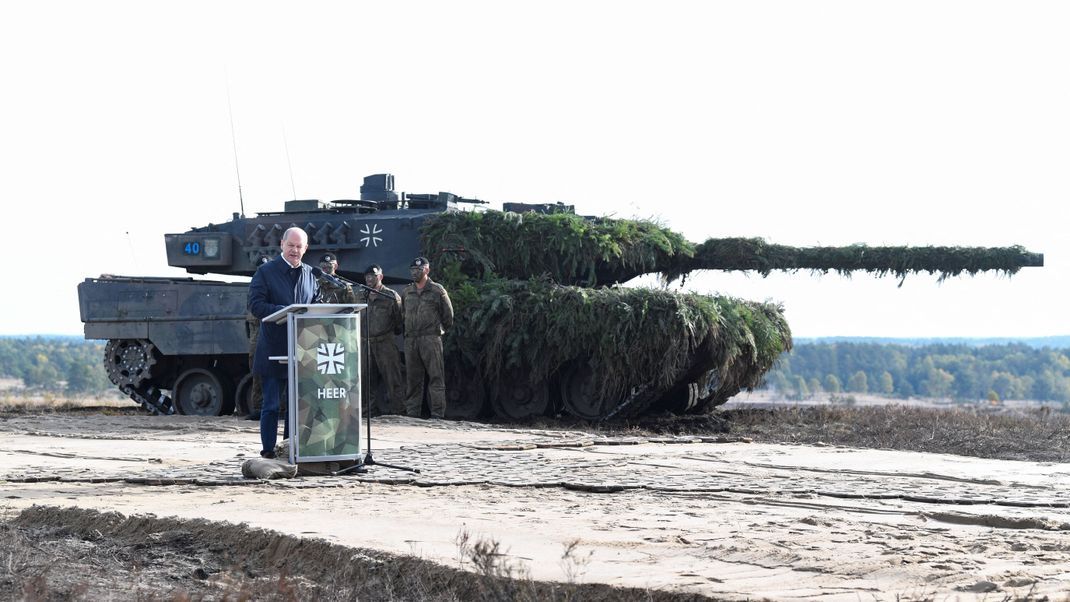 Die versprochenen Leopard2-Panzer sind laut Scholz in der Ukraine angekommen.