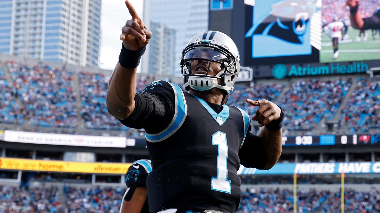 
                <strong>Die möglichen Landing Spots für Cam Newton</strong><br>
                Als Starter wird es sicherlich eng. Die meisten Franchises haben sich für die kommende Spielzeit bereits mehr oder weniger auf ihren Starting-Quarterback festgelegt oder haben noch im Draft die Möglichkeit, zuzuschlagen. Dazu kommt, dass Newton die komplette Saison 2022 bei keinem Team unter Vertrag stand und damit schwer vorherzusehen ist, wie gut er wirklich noch auf dem Feld ist. Dennoch gibt es einige realistische Möglichkeiten für den früheren MVP. ran zeigt euch, welche. 
              