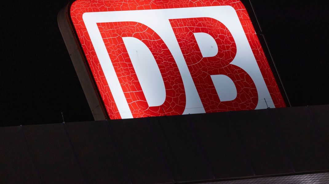Deutsche Bahn verklagt GDL. Vor Gericht muss geklärt werden, ob die Lokführer:innen überhaupt streiken dürfen.