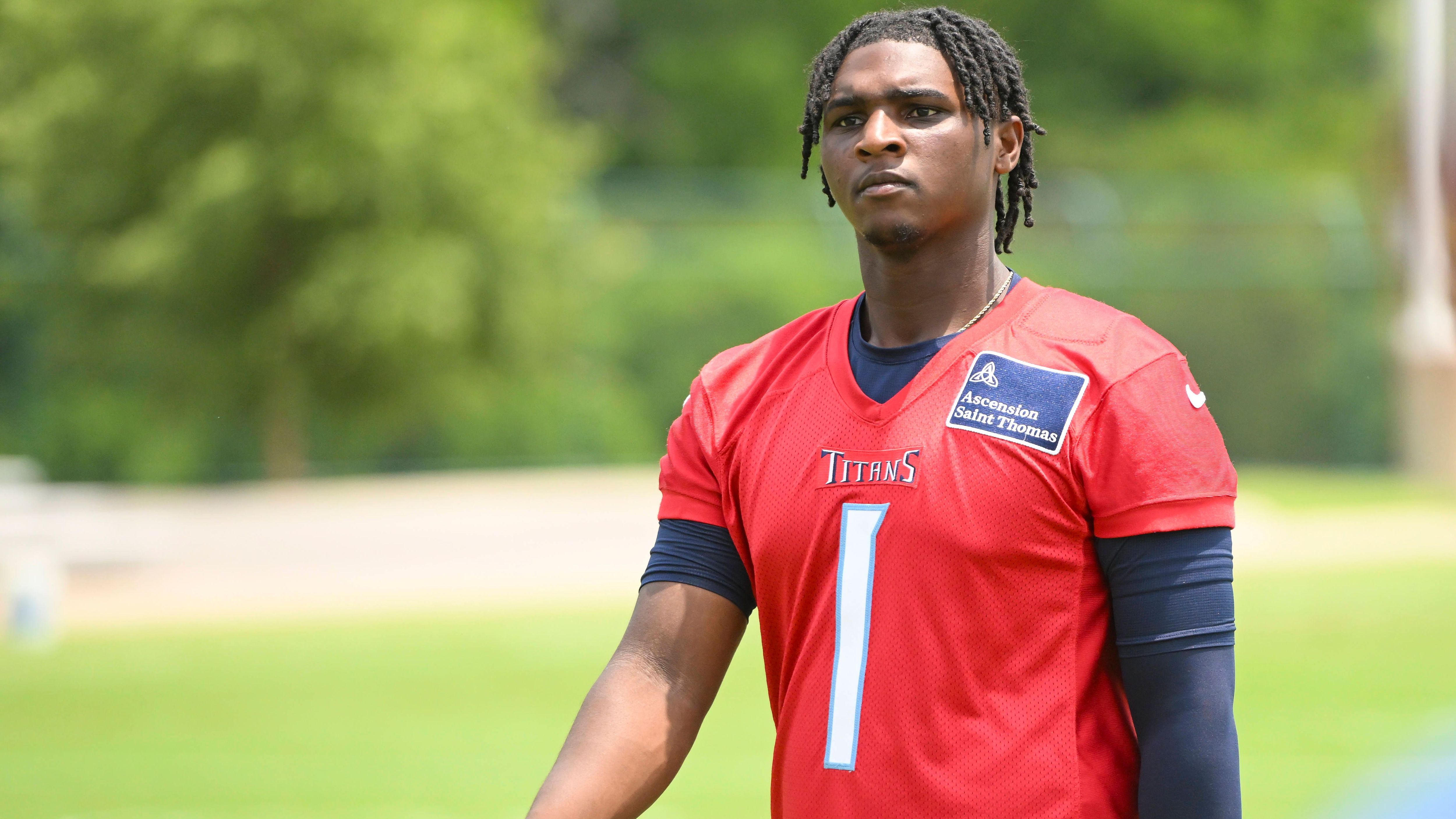 <strong>Tennessee Titans (AFC South)</strong><br>Die Titans haben mit Cam Ward den Grundstein für ihren Rebuild gelegt. Die oberste Priorität wird es sein, dem diesjährigen Nummer-1-Pick die bestmögliche Entwicklung zu gewähren. Um wirklich um die Division-Krone zu spielen, ist der Kader noch nicht stark genug. Auch wenn die Konkurrenz um die Houston Texans, die Jacksonville Jaguars und auch die Indianapolis Colts schlagbar ist.