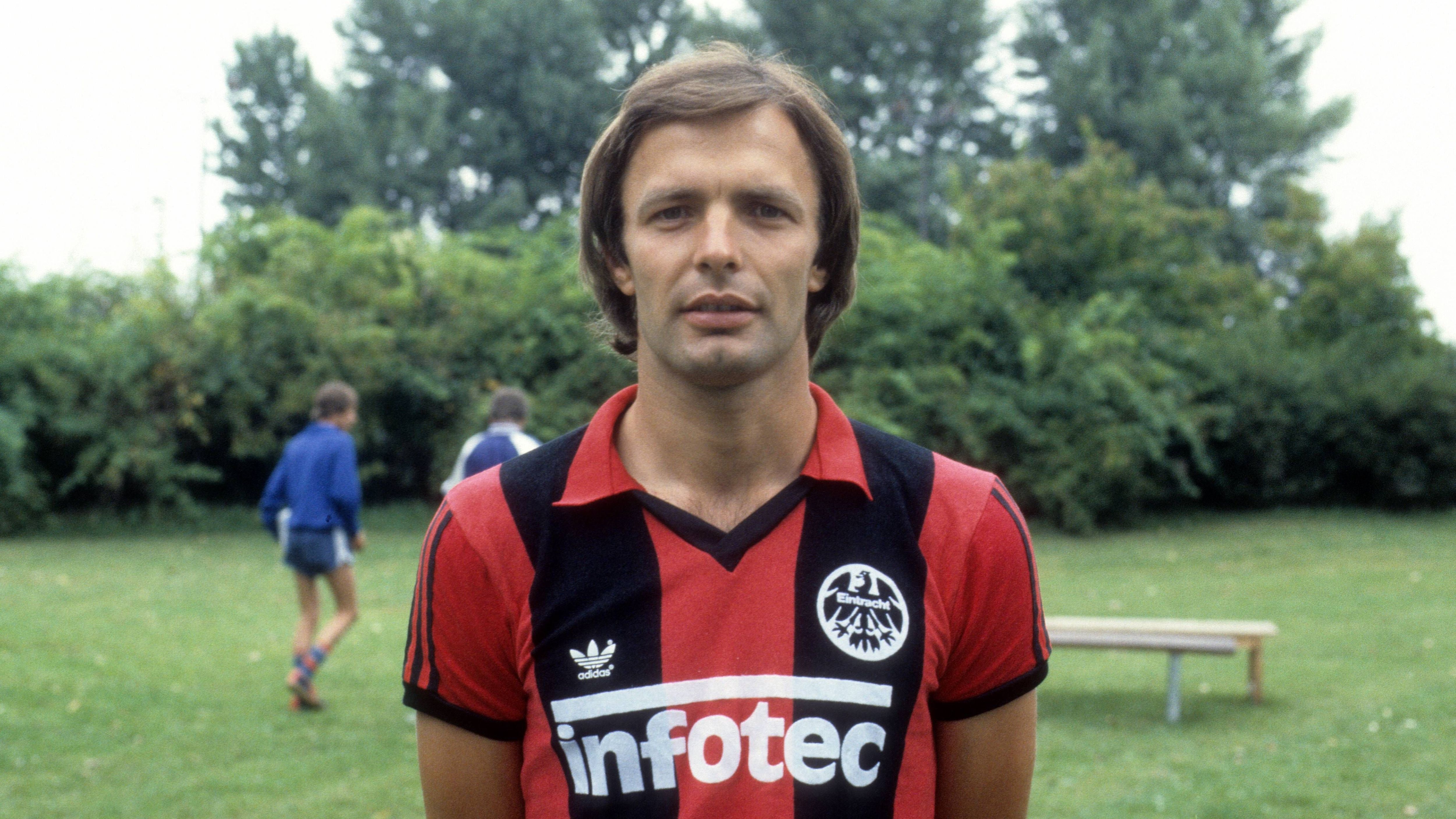 <strong>Rekordspieler Eintracht Frankfurt</strong><br>Karl-Heinz Körbel: 731 Pflichtspiele, 51 Tore