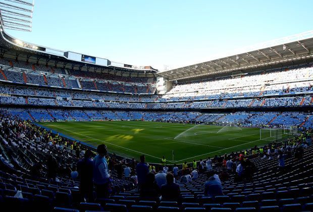 
                <strong>Real Madrid - Bayern München 1:0</strong><br>
                Die Ruhe vor dem Sturm: Im Estadio Santiago Bernabeu treffen Real Madrid und Bayern München aufeinander. Vor dem Anpfiff des Hinspiels müssen die Rasensprenger ihren Dienst verrichten.
              