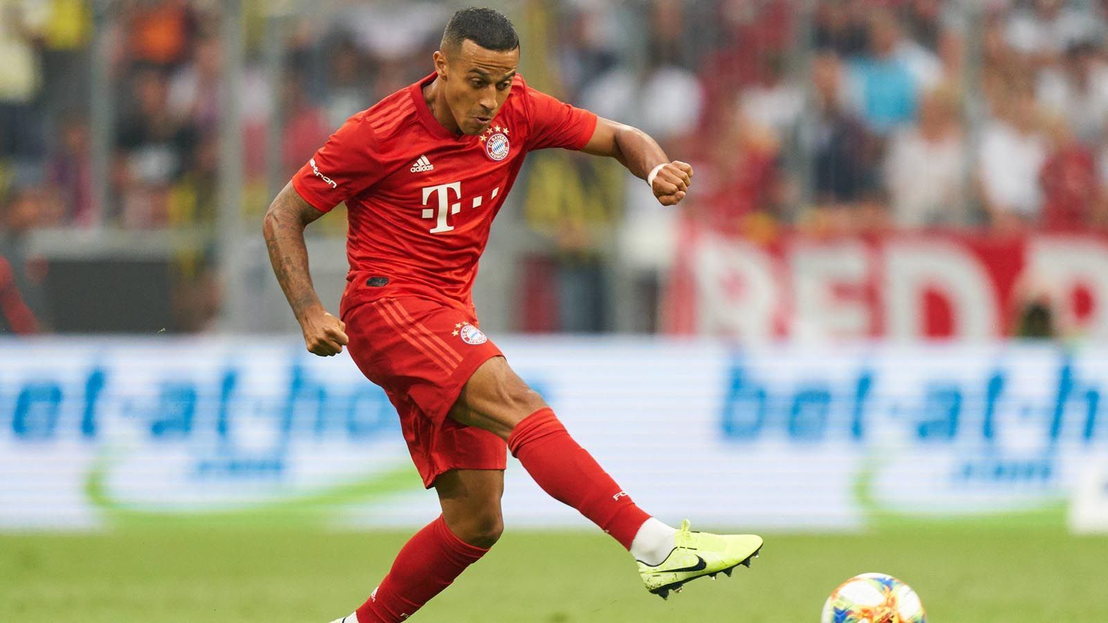 
                <strong>Thiago</strong><br>
                Übernahm nach einer Stunde die zentrale Rolle von Tolisso und zeigte sich gleich deutlich präsenter als der Franzose. Wie immer engagiert, mit vielen Ballkontakten und Pässen. Sicher im Elfmeterschießen. ran-Note: 3
              