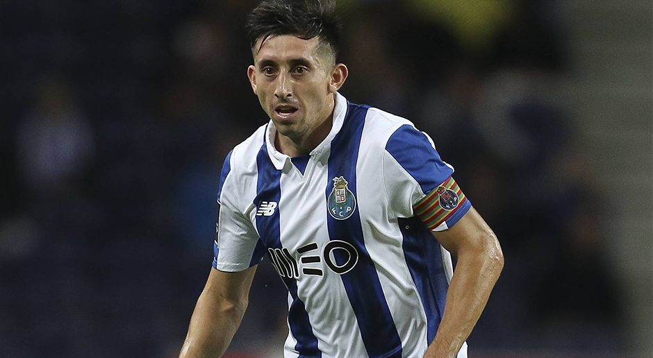 
                <strong>Hector Herrera (FC Porto)</strong><br>
                Hector Herrera (FC Porto, zentraler Mittelfeldspieler, Vertrag bis 2019): Auch der Mexikaner verdient sein Geld in der Liga NOS, also in Mourinhos Heimat. Herrera soll dem Spiel der "Red Devils" eine Struktur geben, an der Seite des 26-Jährigen könnte auch Rekordeinkauf Paul Pogba wieder zu alter Stärke finden. Neben den portugiesischen Zeitungen "A Bola" und "Record" bringt auch der "Daily Mirror" den Namen bei United ins Gespräch.
              