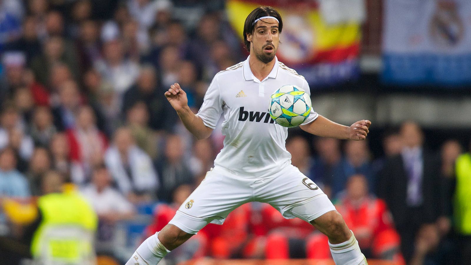 
                <strong>Sami Khedira </strong><br>
                Im "deutschen Doppelpack" kam auch Khedira 2010 nach Madrid und blieb bis 2015. Neben Meisterschaft und Pokal holte er 2014 auch den Champions-League-Titel im königlichen Dress, bevor er 2015 zu Juventus Turin ging. 
              