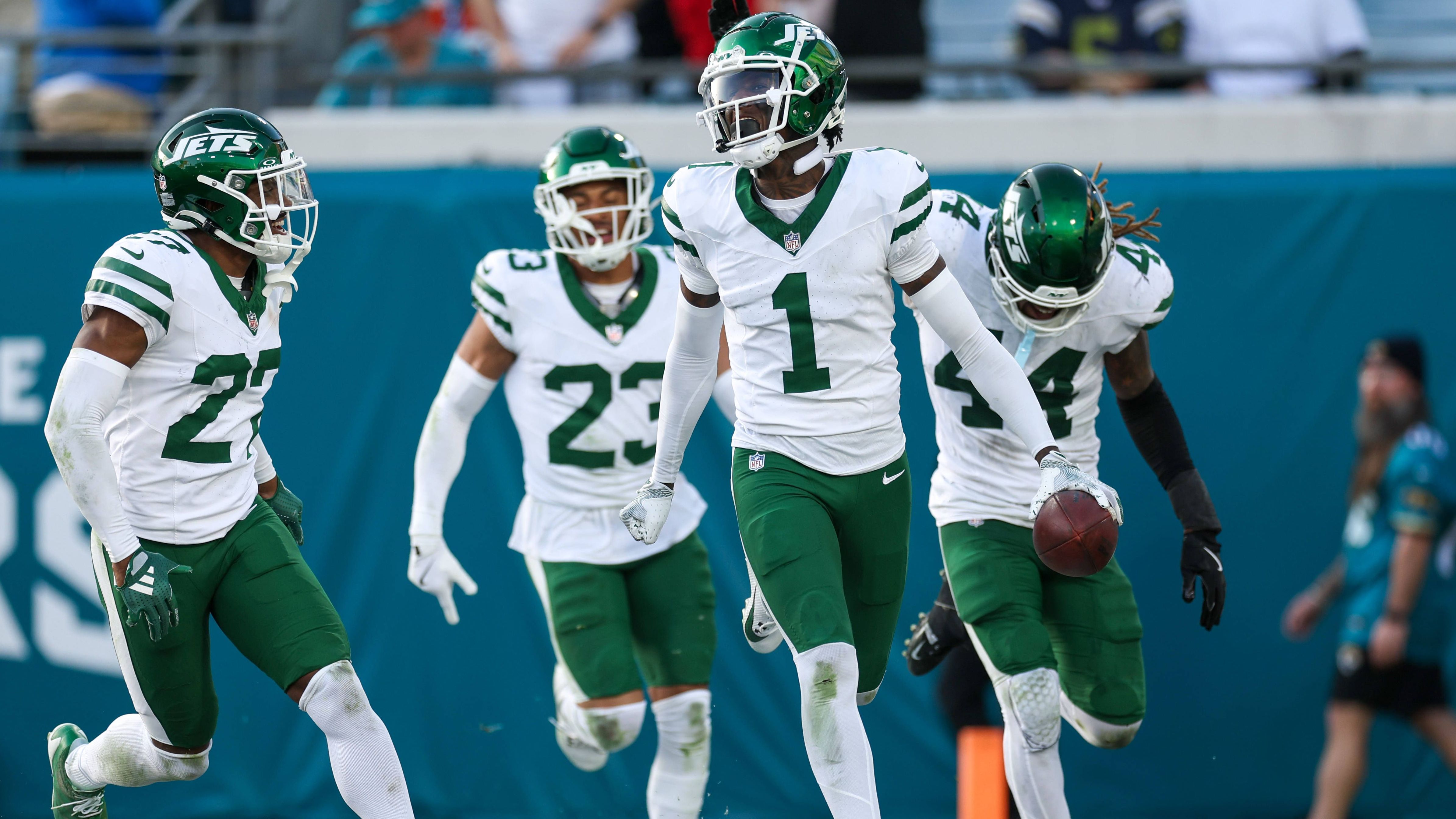 <strong>NFL: Top-Verdiener nach Position</strong><br>Es regnet Geld in New York! Die Jets haben gleich zwei ihrer Leistungsträger mit neuen Verträgen ausgestattet: Sauce Gardner steigt zum bestbezahlten Cornerback der <a href="https://www.ran.de/sports/american-football/nfl">NFL</a>&nbsp;auf, Garrett Wilson landet bei den Wide Receivern in den Top 5. <strong><em>ran</em></strong> zeigt die Top-Verdiener der einzelnen Positionen, basierend auf durchschnittlichem Jahresgehalt (Quelle, spotrac.com, Stand: 16. Juli)
