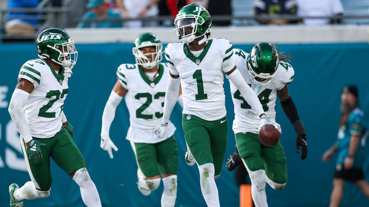 NFL, American Football Herren, USA New York Jets at Jacksonville Jaguars Dec 15, 2024; Jacksonville, Florida, USA; New York Jets cornerback Sauce Gardner (1) celebrates after an interception agains...
