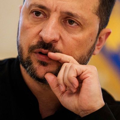 Die Ukraine wird massiv bombardiert - Präsident Selenskyj (Bild) ruft den Westen zum Handeln auf. 