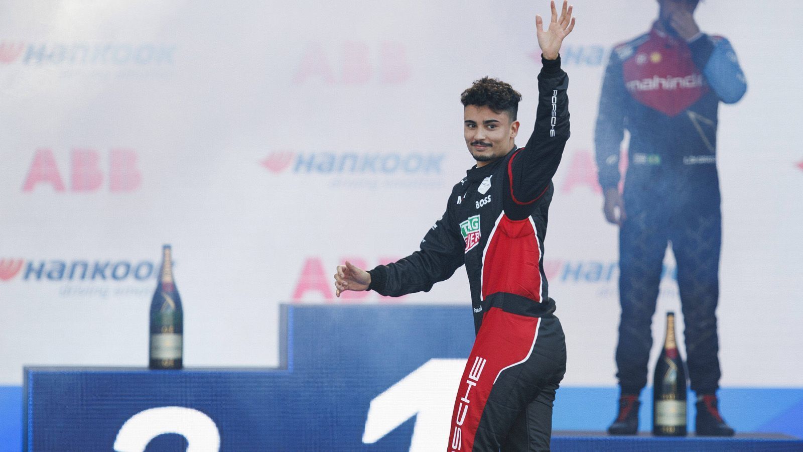 
                <strong>Pascal Wehrlein (Porsche)</strong><br>
                Porsche zeigte sich in Mexiko bärenstark, was nicht nur für das Kundenteam Andretti galt, sondern auch für die Werksmannschaft. Da bewies Pascal Wehrlein, dass Mexiko für ihn das richtige Pflaster ist. Im Vorjahr feierte er dort seinen ersten Sieg in der Formel E, der zugleich auch der erste Porsche-Erfolg in der Elektro-Rennserie war. Auch 2023 lief es, Wehrlein raste diesmal auf den zweiten Platz und setzte gleich zum Auftakt ein Ausrufezeichen.
              