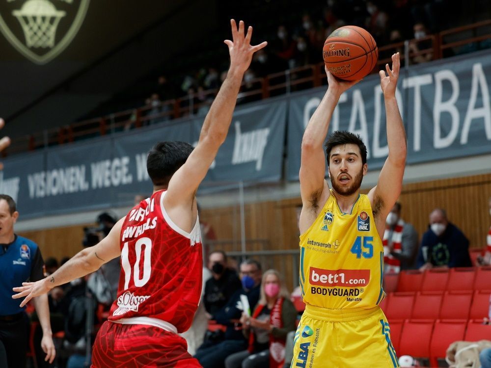 Basketball Alba stürmt zum Sieg über Partizan