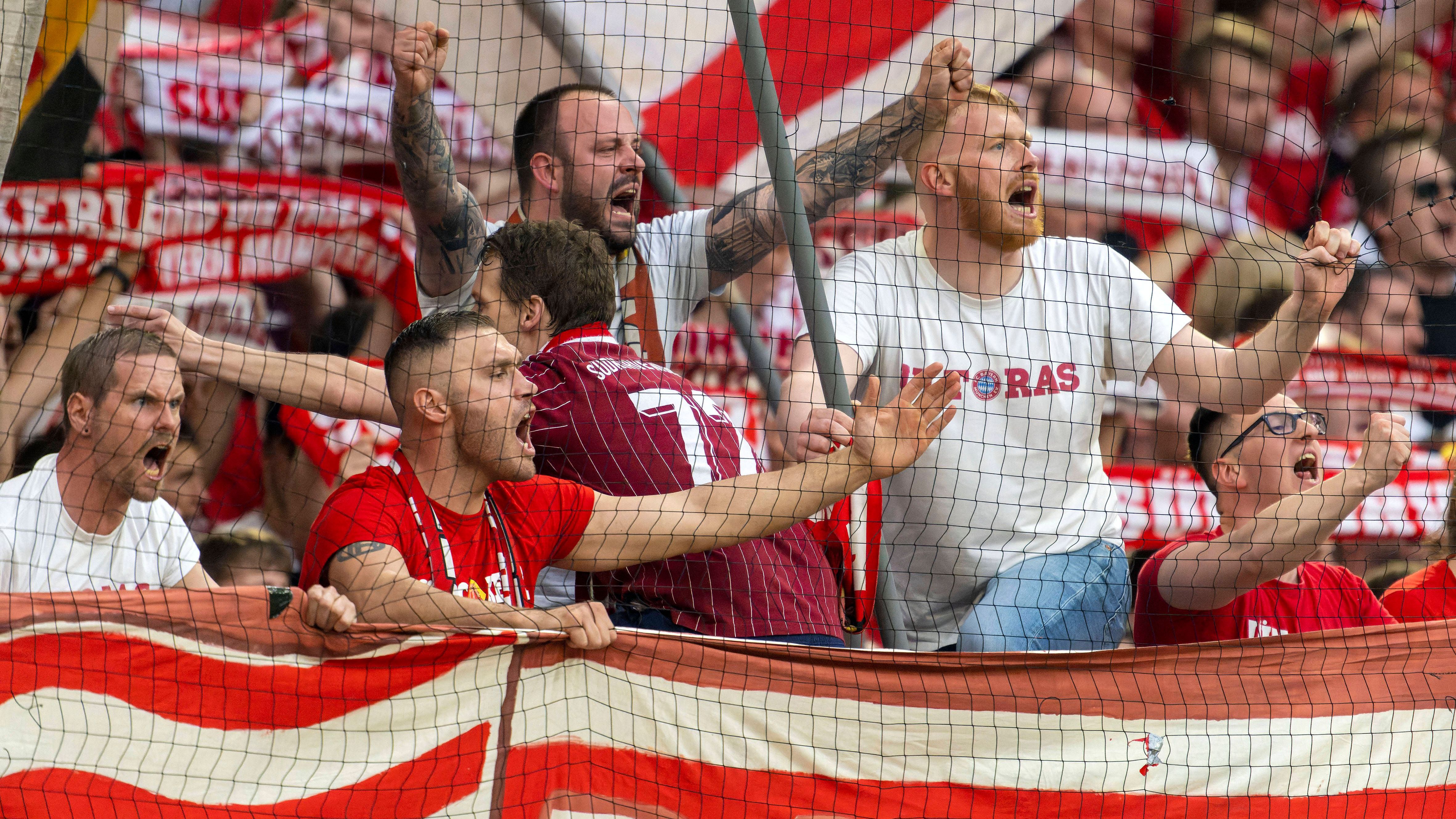 <strong>Rang 15: FC Bayern München</strong><br>165 Euro für eine Stehplatz-Dauerkarte.<br>Sitzplatz-Dauerkarte: 385 Euro bis 840 Euro.