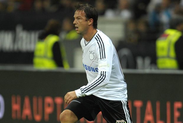 
                <strong>Fredi Bobic</strong><br>
                Beim VfB Stuttgart bildete Fredi Bobic zusammen mit Krasimir Balakov und Giovane Elber das "magische Dreieck". Als deutscher Nationalspieler gelangen ihm insgesamt zehn Tore. Seit 2010 ist er Sportdirektor beim VfB Stuttgart.
              