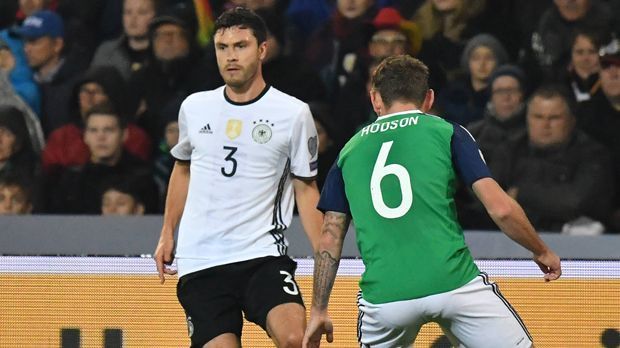 
                <strong>Jonas Hector</strong><br>
                Jonas Hector: Offensiv nicht so auffällig wie seine Nebenleute. Der Kölner lieferte ein grundsolides Spiel ab. ran-Note: 3
              