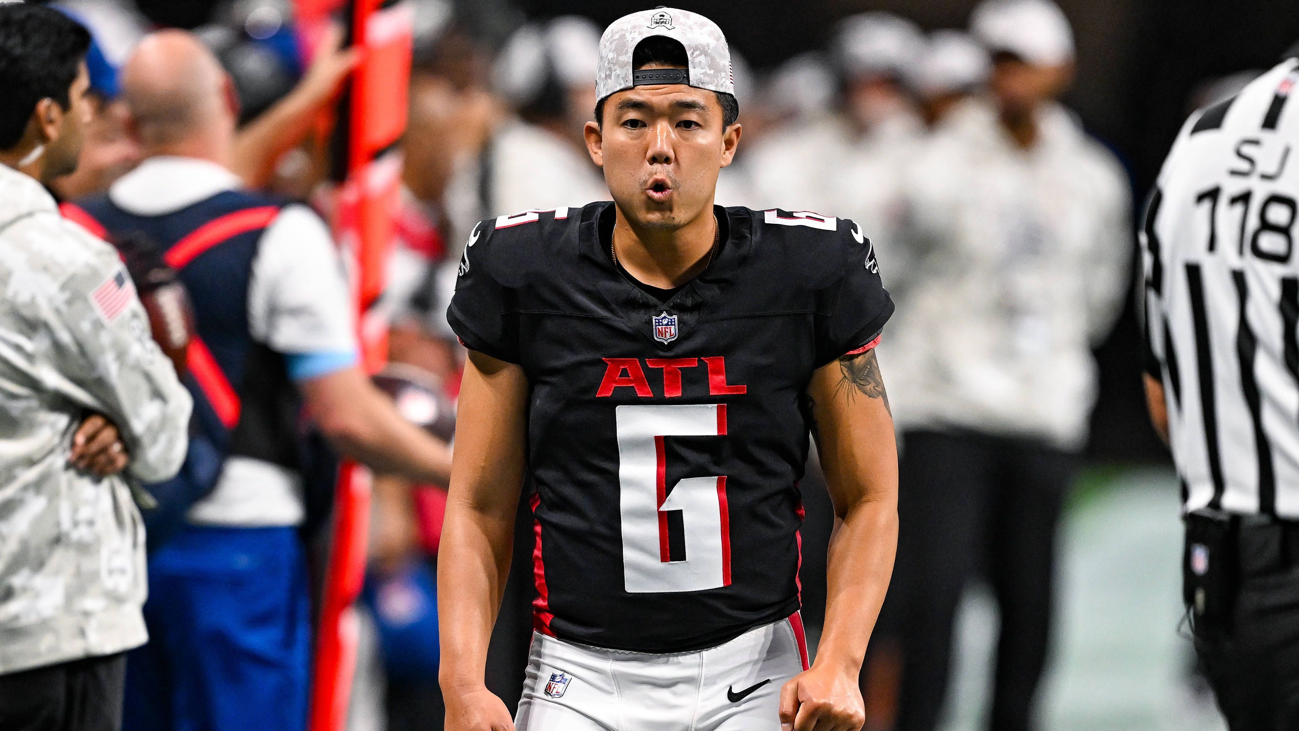 <strong>Younghoe Koo (Atlanta Falcons)</strong><br>Die Falcons haben Younghoe Koo auf die IR-List gesetzt. Der Kicker hatte Head Coach Raheem Morris nach dem vergangenen Spiel gesagt, dass er sich "ein klein wenig verletzt" habe. Was genau der Grund für den Ausfall ist, bleibt allerdings unklar. Von der Franchise gab eine keine öffentliche Diagnose, dafür aber eine Reaktion: Riley Patterson soll Koo ersetzen.