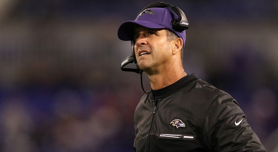 
                <strong>Gewinner: John Harbaugh </strong><br>
                Geschickter Schachzug von Baltimore Ravens-Coach John Harbaugh. Die Ravens wollten den Sieg gegen die Cincinnati Bengals auf keinen Fall mehr aus der Hand geben und nahmen im letzten Play des Spiels wohlwollend Strafen in Kauf: Elf Sekunden waren noch zu spielen, als Punter Sam Koch den Snap in der End Zone entgegennahm. Dann die kuriose Szene: Die Spieler des Ravens-Safety-Teams hielten ihre Gegner einfach fest und ließen die Uhr runterlaufen. Die Folge: Zehn Mal Holding und ein Safety aber der Sieg für die Ravens!
              