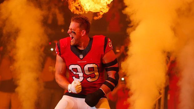 
                <strong>J.J. Watt (Houston Texans)</strong><br>
                Quarterback-Sacks: J.J. Watt (Houston Texans) - Der König der Quarterback-Sacks in dieser Saison ist J.J. Watt. Mit 17.5 Sacks erreicht der Defensive End einen starken Wert, wenn man bedenkt, dass er mehrere Spiele mit einer gebrochenen Hand absolviert. Der "halbe" Sack kommt zustande, indem zwei Spieler den Quarterback gleichzeitig attackieren.
              