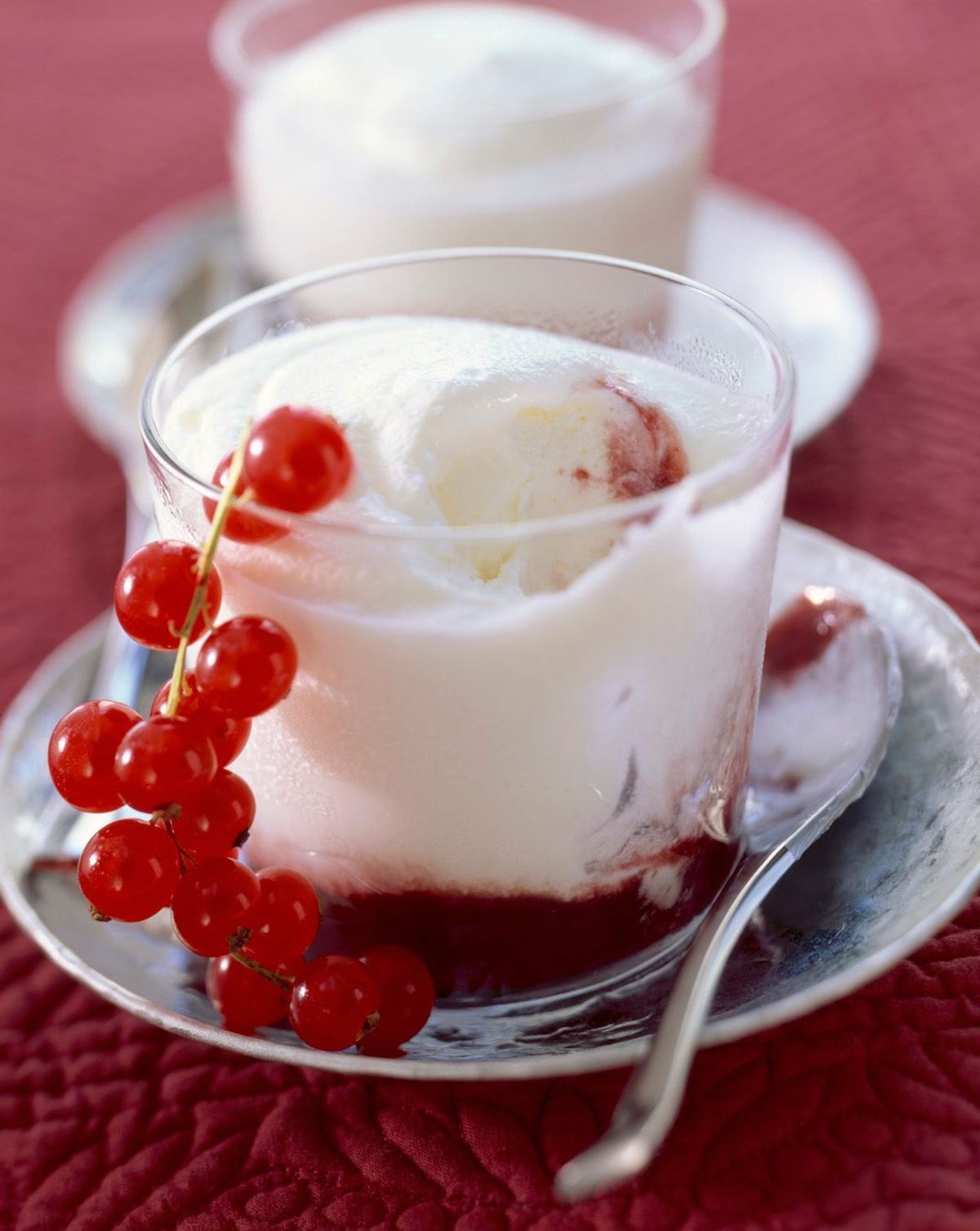 Enie backt: Rezept-Bild Cremedessert mit Roten Beeren