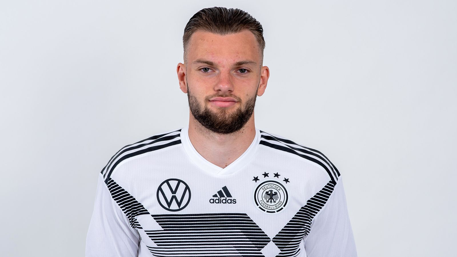 
                <strong>Manuel Wintzheimer (Mittelstürmer, VfL Bochum)</strong><br>
                Alter: 20Spiele in der U20: 7Spiele für 1. Mannschaft des Vereins: 0 (Leihgabe vom HSV, dort 9 Profieinsätze)
              