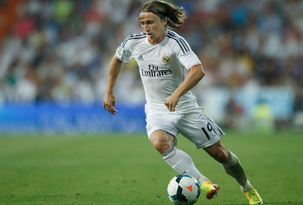 
                <strong>Luka Modric</strong><br>
                Der Kroate hat Real zum Champions-League-Titel dirigiert. Durch seine intelligente und technisch perfekte Spielweise konnte Real seinen Konterfußball so hervorragend abspulen.
              
