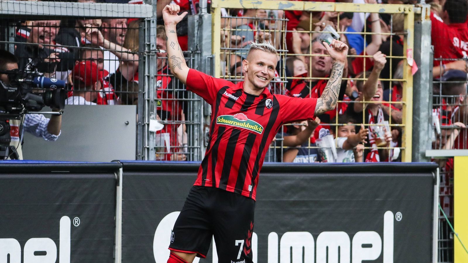 
                <strong>Jonathan Schmid (SC Freiburg)</strong><br>
                Ein Tor beim 3:0-Sieg vom SC Freiburg gegen den 1. FSV Mainz 05Verpflichtet vom: FC Augsburg
              