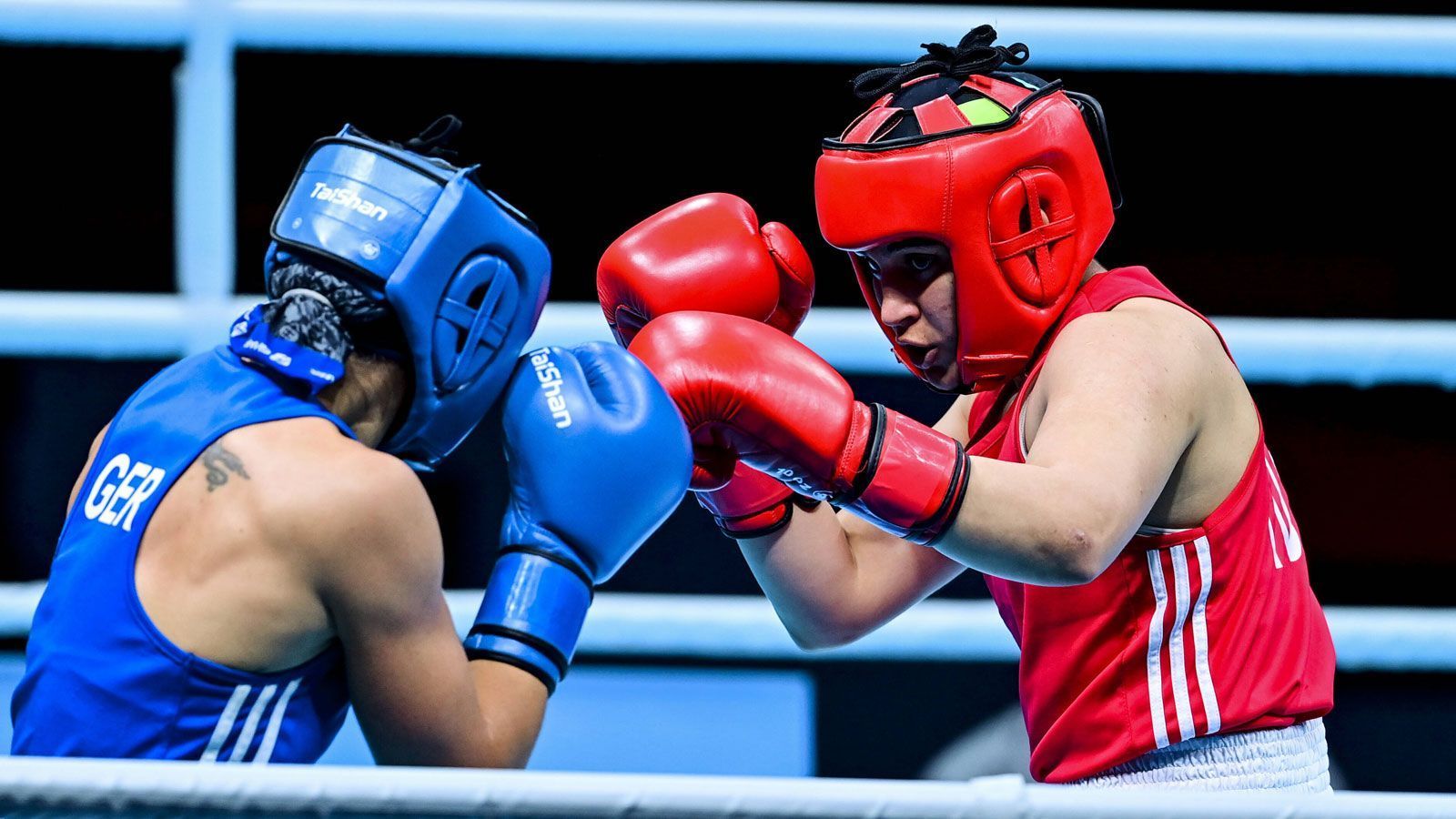 
                <strong>Neue Disziplinen (Teil II)</strong><br>
                &#x2022; <strong>Boxen</strong>: Federgewicht und Weltergewicht bei den Frauen (Feder- ersetzt Bantamgewicht bei Männern)<br>&#x2022; <strong>Kanurennsport</strong>: C1 – 200 m und C1 – 500 m bei den Frauen, Vierer-Kajak der Männer von 1000 m auf 500 m verkürzt<br>&#x2022; <strong>Kanuslalom</strong>: Frauenentscheidung (C1)<br>&#x2022; <strong>Rudern</strong>: Frauen-Vierer ohne Steuerfrau<br>&#x2022; <strong>Schießen</strong>: Mixed-Wettkämpfe Luftgewehr, Luftpistole und Trap<br>&#x2022; <strong>Fechten</strong>: Mannschaftswettkampf mit Florett bei Frauen und mit Säbel bei Männern<br>
              