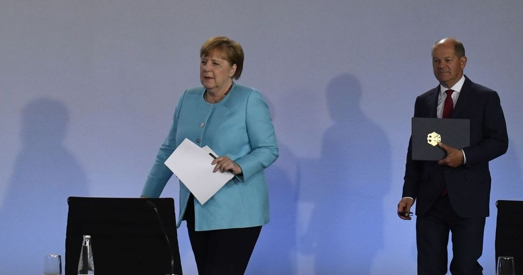 Bundesfinanzminister Olaf Scholz will "mit Wumms aus der Krise". Bundeskanzlerin Angela Merkel sieht dafür in dem Paket einen wichtigen "Grundstein".