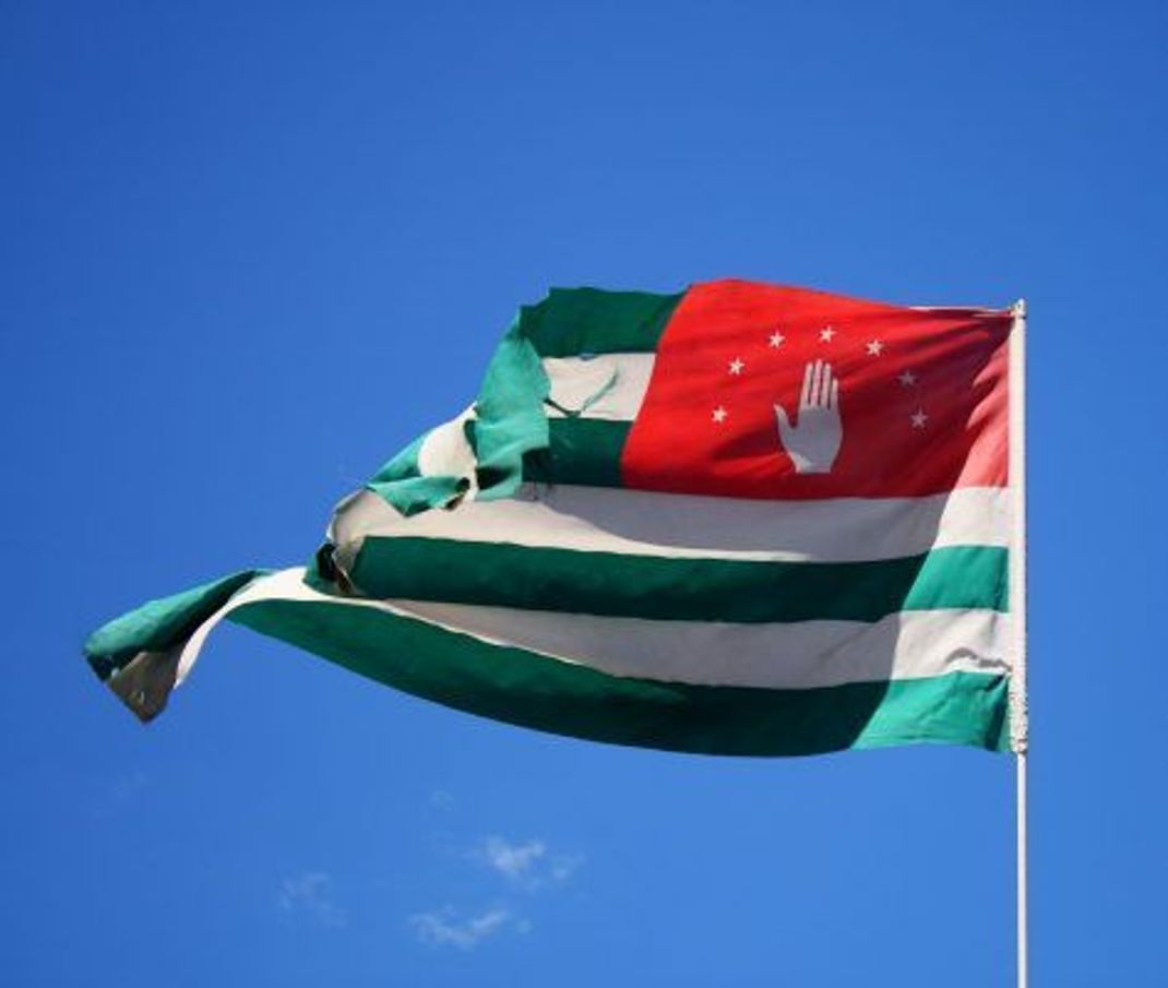 Die Flagge der selbstausgerufenen "Republik Abchasien"