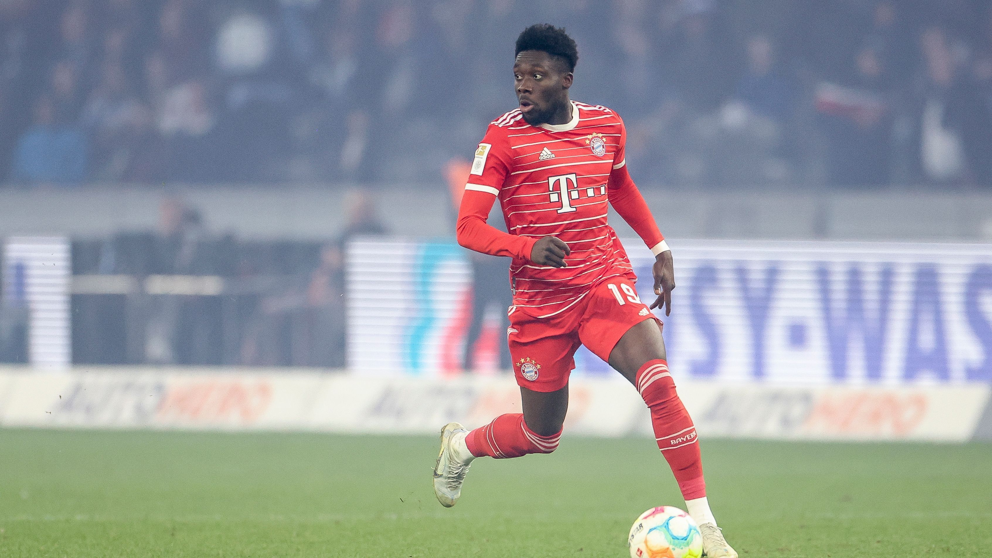 <strong>5. Platz: Alphonso Davies - 36,53 km/h</strong><br>- Saison: 2022/23<br>- Klub: FC Bayern München<br>- Position: Linksverteidiger