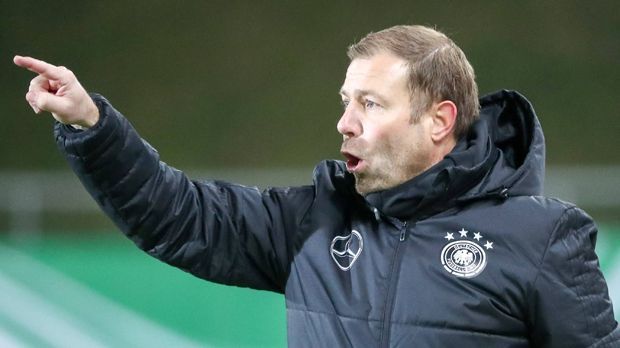 
                <strong>Frank Kramer (2013)</strong><br>
                2013 sehr erfolgreich beim Lehrgang, ist er inzwischen DFB-Trainer. Im Moment coacht er die U19-Männer.
              