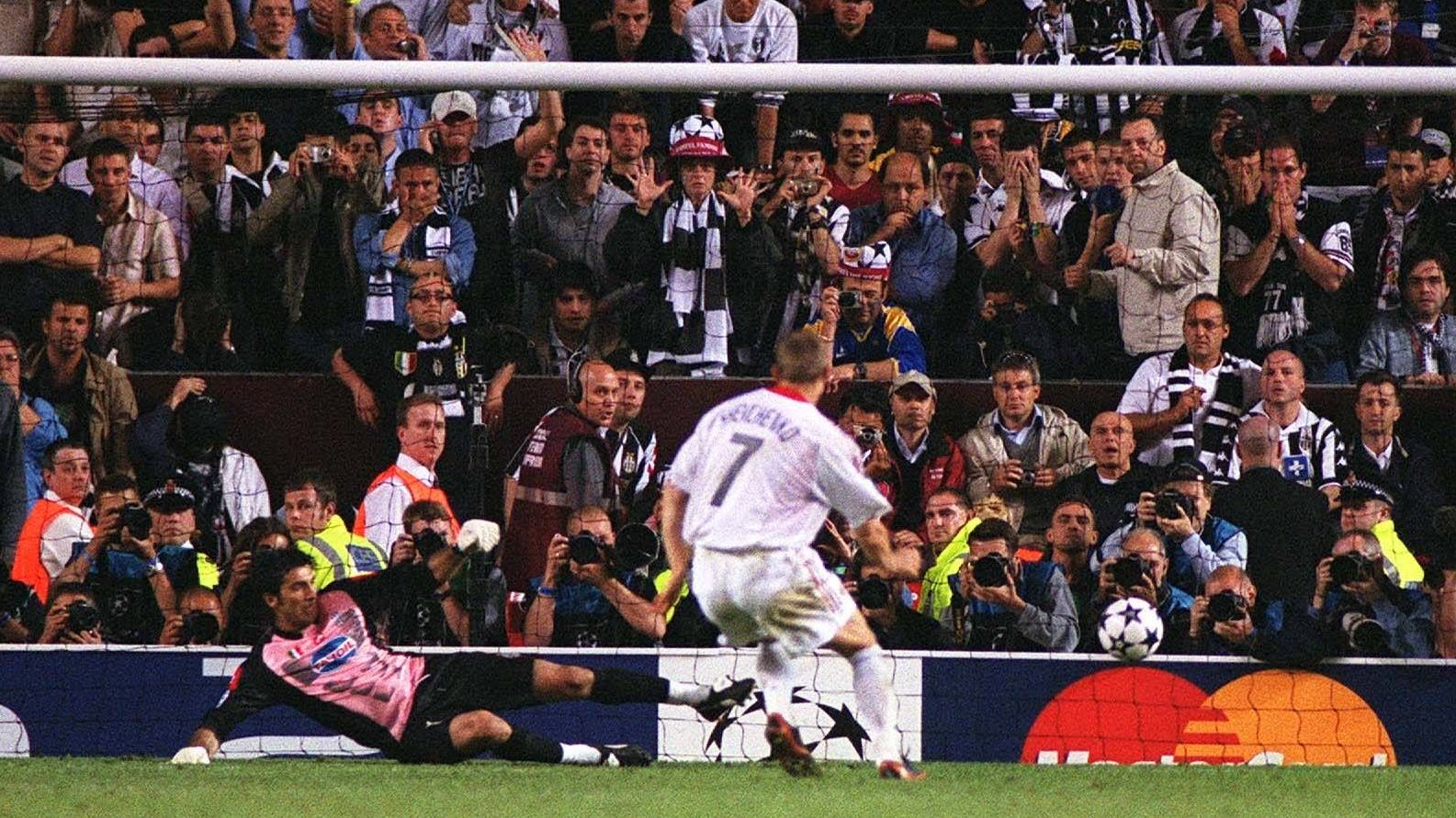 <strong>Champions League 2002/2003: Elfmeter-Drama im italienischen Finale</strong><br>Zum ersten Mal in der Geschichte standen sich zwei italienische Mannschaften im Finale gegenüber. Das Spiel war kein Offensiv-Spektakel und endete auch nach der Verlängerung mit 0:0. Im Elfmeterschießen dominierten die beiden Torhüter: Milan-Keeper Dida hielt drei von fünf Elfern. Juves Gianluigi Buffon parierte zweimal, bevor Schewtschenko den entscheidenden Elfmeter für Milan versenkte.