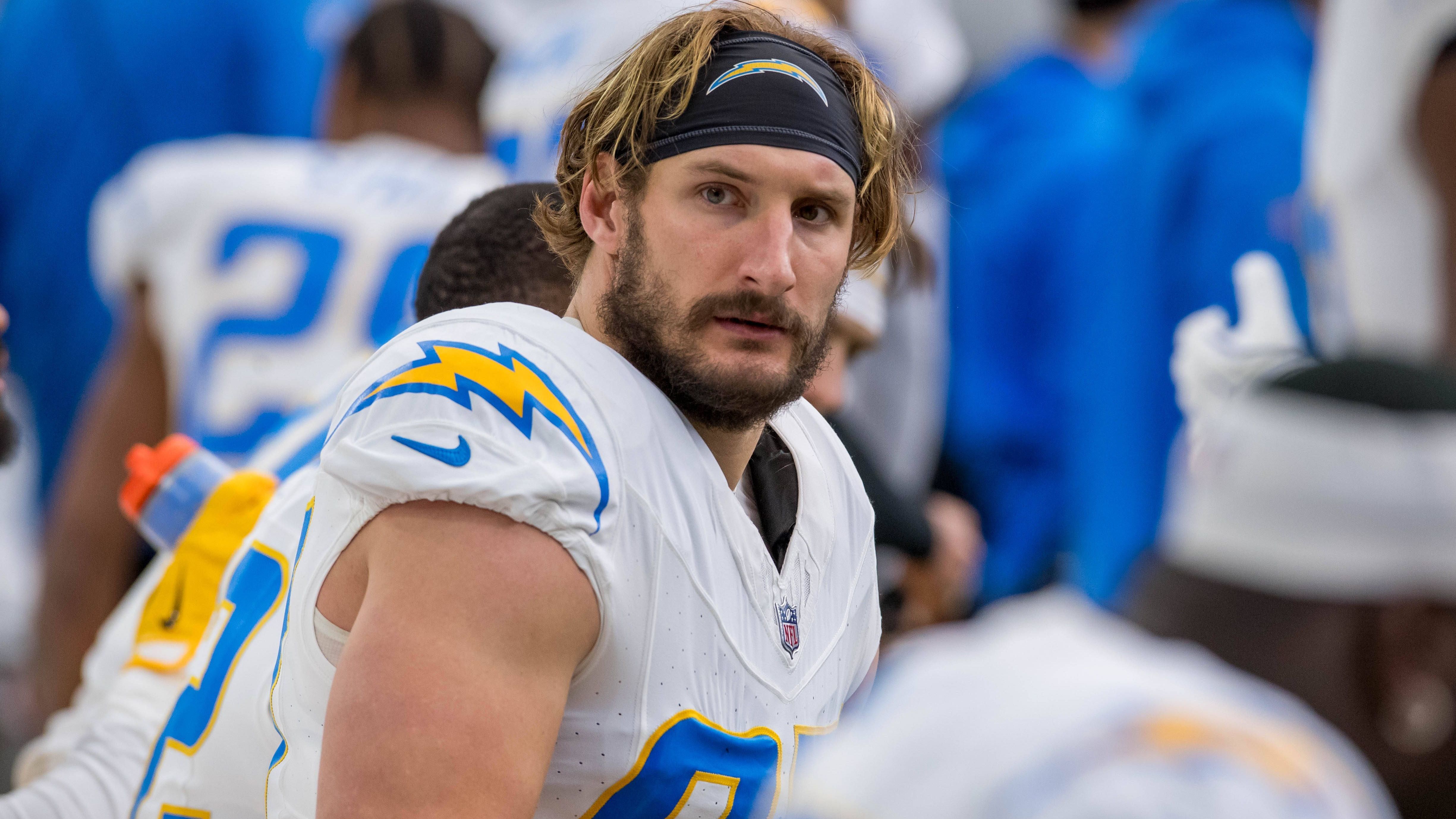 <strong>Los Angeles Chargers</strong><br>- Größte Needs: Defensive Tackle, Pass Rush, Wide Receiver<br>Joey Bosa (im Bild) wurde entlassen, Khalil Mack wird Free Agent - keine Frage, die defensive Front braucht bei den Chargers dringend ein Upgrade. Zudem wäre eine weitere starke Anspielstation für Quarterback Justin Herbert wichtig, Ladd McConkey kann es nicht alleine richten.