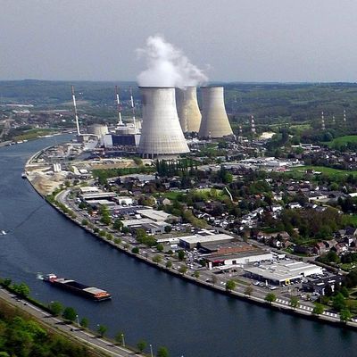 Das Atomkraftwerk Tihange steht am Ufer des Flusses Maas in Belgien. 