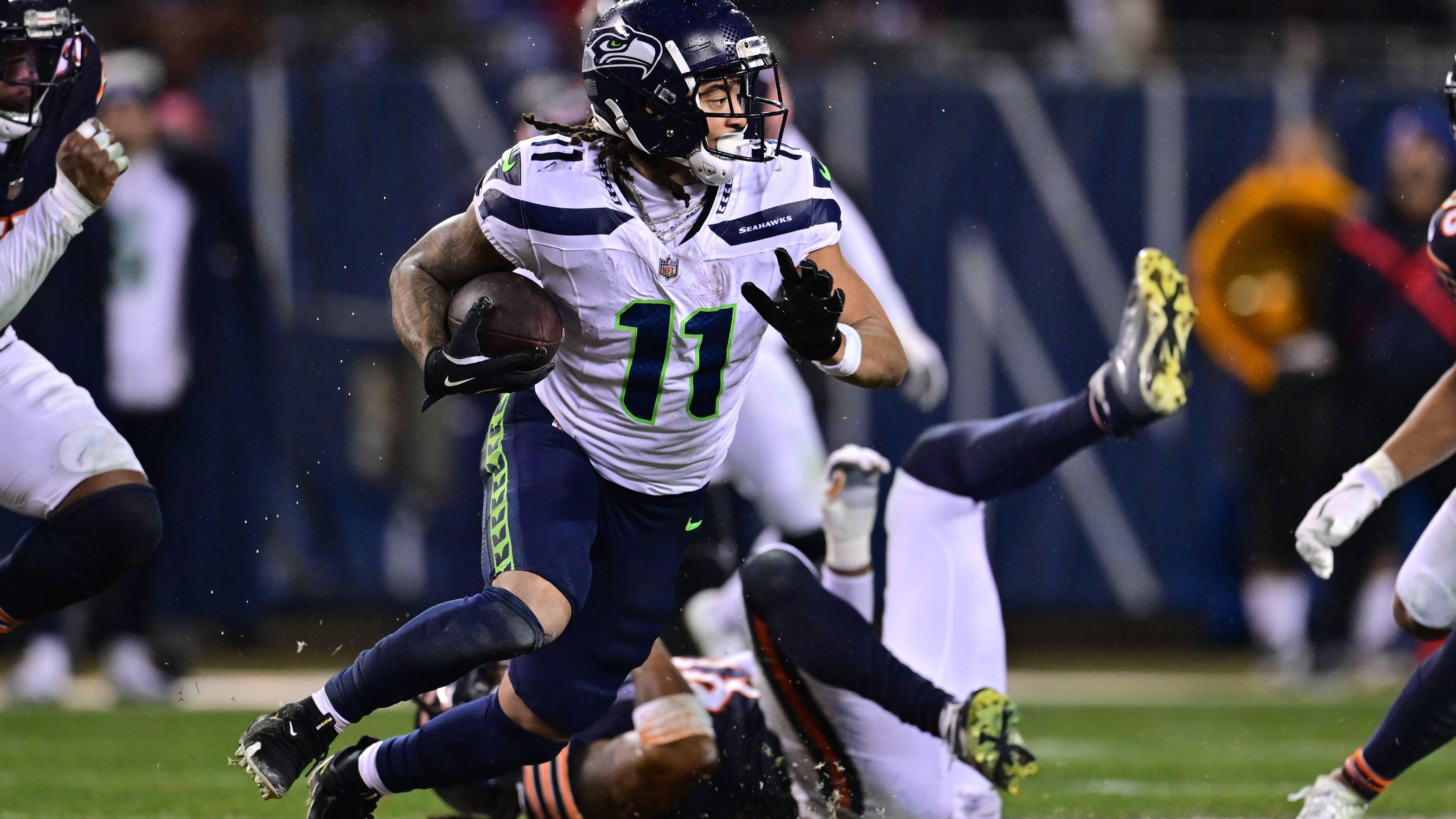 <strong>Platz 23: Seattle Seahawks<br></strong>Mit D.K. Metcalf, Tyler Lockett und Geno Smith verloren die Seahawks einige Leistungsträger und Gesichter der Offensive. Auf der Zugangsseite stehen unter anderem Sam Darnold und Cooper Kupp. Kann Darnold an seine starke Vorsaison anknüpfen oder war das lediglich ein Ausreißer? Grey Zabel verstärkt eine noch immer wacklige Offensive Line.