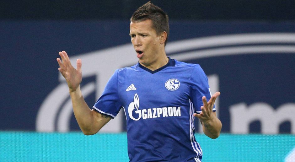 
                <strong>Yevhen Konoplyanka</strong><br>
                Yevhen Konoplyanka: Betrat in der 66. Spielminute für Goretzka das Feld. Wirkte leider immer noch wie ein Fremdkörper im Schalker Aufbau. Oft zu eigensinnig und ballverliebt. Leistete sich unnötige Ballverluste und führte Zweikämpfe zu lässig. Zeigte ab und zu im Ansatz sein Talent. Das reicht allerdings nicht. ran-Note: 4-
              