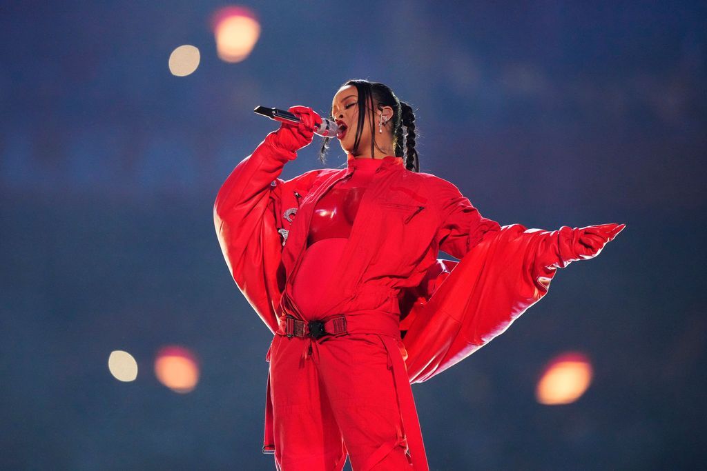 Super Bowl HalftimeShow Spektakulärer Auftritt von Superstar Rihanna