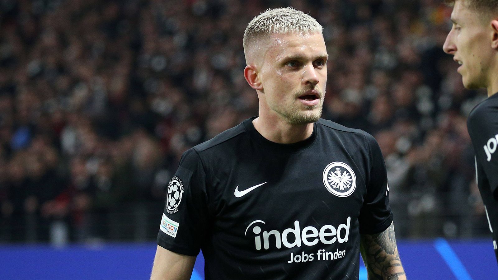 
                <strong>Philipp Max</strong><br>
                Bei seinem Debüt in der Champions League hat Philipp Max auf der linken Außenbahn einen schweren Stand. Nach vorne kann sich der Linksfuß kaum einmal einschalten, aber zumindest macht er defensiv einen einigermaßen soliden Job. ran-Note: 4
              