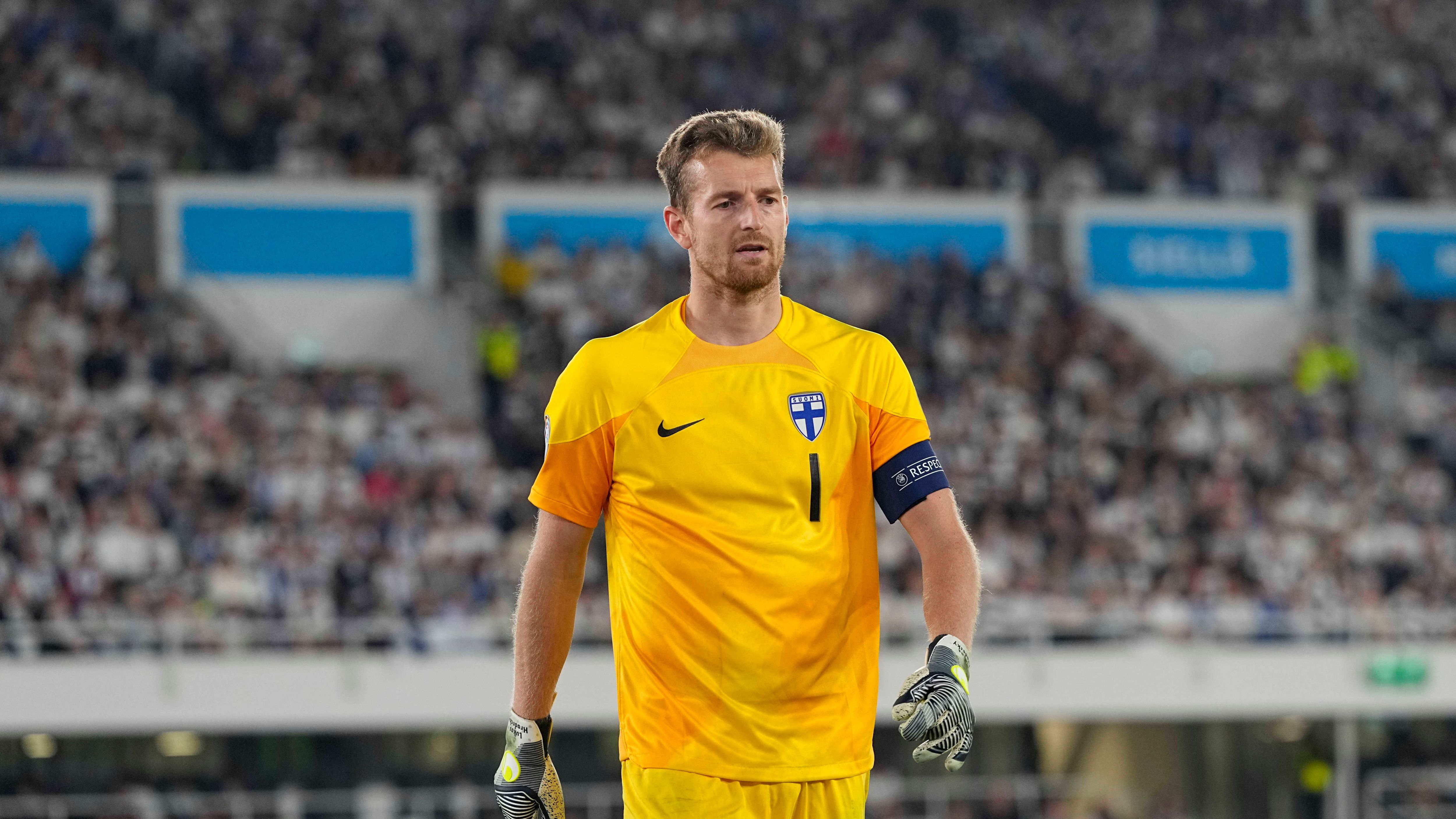 <strong>Bayer Leverkusen: 2</strong> <br>Lukas Hradecky (Finnland), Granit Xhaka (Schweiz)