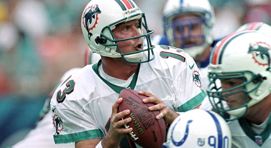 
                <strong>5. Dan Marino</strong><br>
                Platz 5: Dan Marino mit  Siegen147 Siege in der Regular Season, 8 in den Playoffs.Miami Dolphins (1983-1999)Niederlage in Super Bowl XIX
              