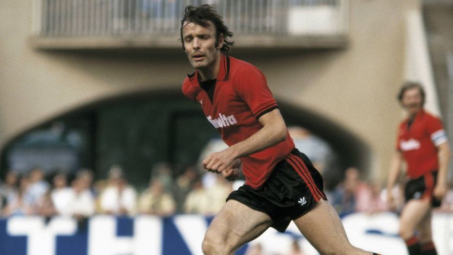 <strong>Platz 6: Karl-Heinz Körbel (Eintracht Frankfurt)</strong><br><strong>Alter beim 100. Bundesliga-Spiel:</strong> 20 Jahre, elf Monate, 29 Tage<br><strong>Saison:</strong> 1975/76