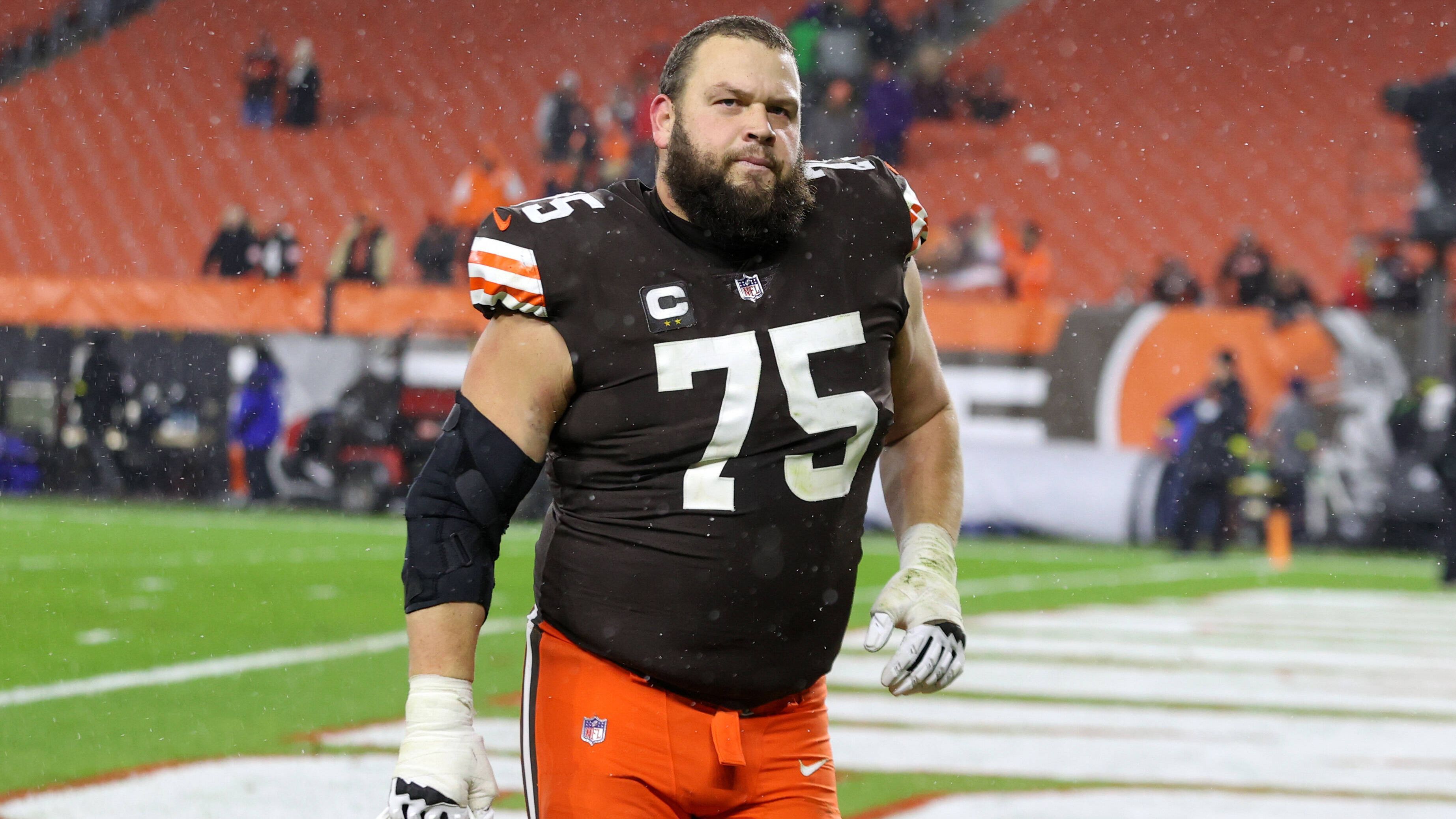 
                <strong>Platz 5: Joel Bitonio - Guard, Cleveland Browns</strong><br>
                &#x2022; Ranking im vorigen Jahr: 5. Platz<br>&#x2022; Statistiken in der Saison 2022: 1 zugelassener Sack, 95 Prozent Pass Block Win Rate<br>
              