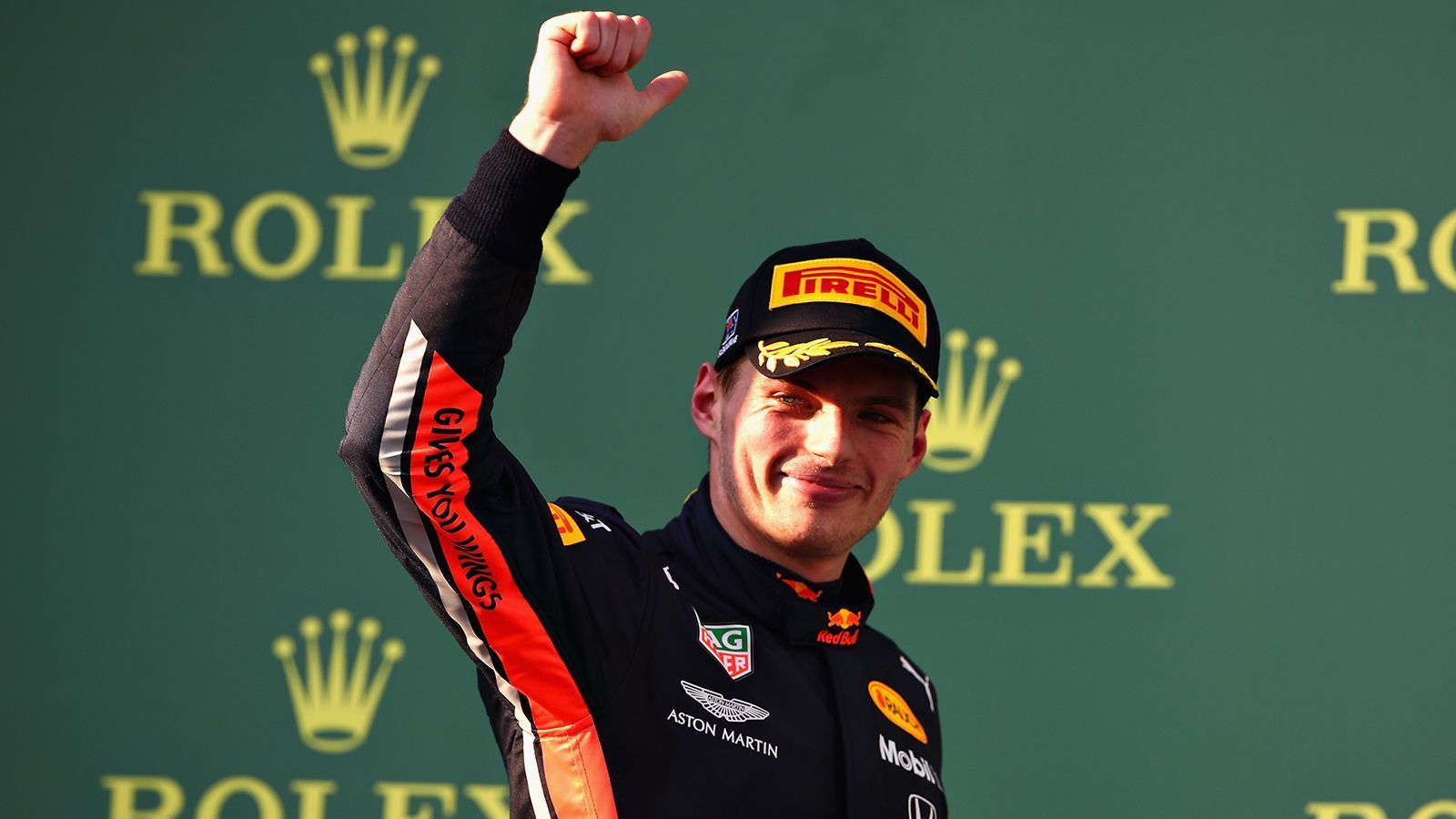 
                <strong>Red Bull hat Kontakt zur Spitze!</strong><br>
                Max Verstappen ist ein Megatalent, wahrscheinlich sogar ein kommender Weltmeister. Platz drei zum Auftakt in Australien ist schon einmal eine gute Grundlage für den 21-jährigen Niederländer, der in den vergangenen Jahren schon vor Beginn der Europa-Saison einen gewaltigen Punkterückstand auf die Spitze hatte. Vor allem kamen seine 15 Punkte nicht von ungefähr... 
              